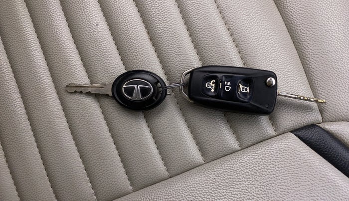 2017 Tata Tiago XZ PETROL, Petrol, Manual, 80,480 km, Key Close Up