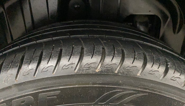 2019 Mahindra XUV300 W8 (O) 1.2 PETROL, Petrol, Manual, 36,315 km, Right Rear Tyre Tread