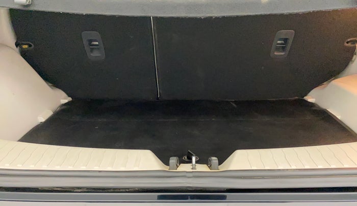 2019 Mahindra XUV300 W8 (O) 1.2 PETROL, Petrol, Manual, 36,315 km, Boot Inside