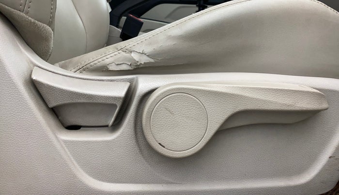 2019 Mahindra XUV300 W8 (O) 1.2 PETROL, Petrol, Manual, 36,315 km, Driver Side Adjustment Panel