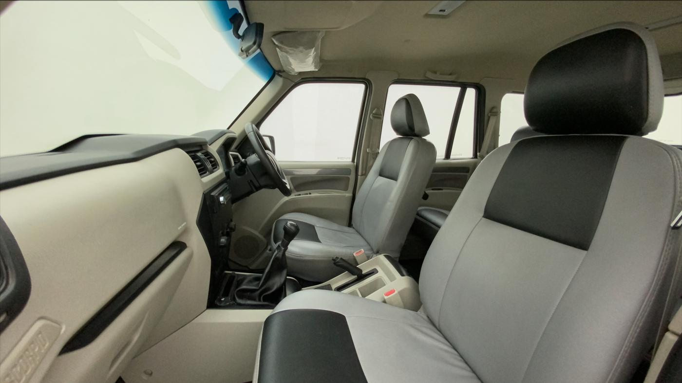 2018 Mahindra Scorpio S5, Diesel, Manual, 59,723 km, Right Side Front Door Cabin