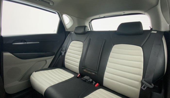 2021 KIA SONET HTX 1.0 IMT, Petrol, Manual, 11,519 km, Right Side Rear Door Cabin
