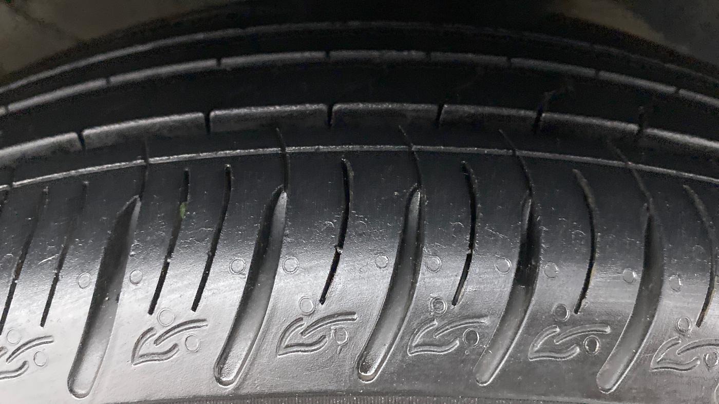 2021 KIA SONET HTX 1.0 IMT, Petrol, Manual, 11,519 km, Right Front Tyre Tread