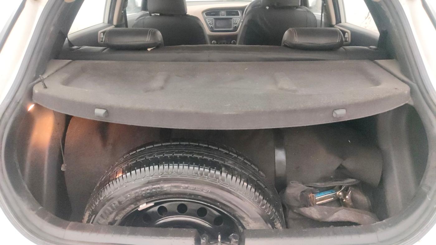 2018 Hyundai Elite i20 ASTA 1.2 (O), CNG, Manual, 92,079 km, Boot Inside