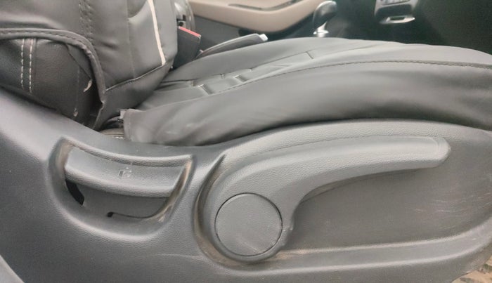 2018 Hyundai Elite i20 ASTA 1.2 (O), CNG, Manual, 92,079 km, Driver Side Adjustment Panel