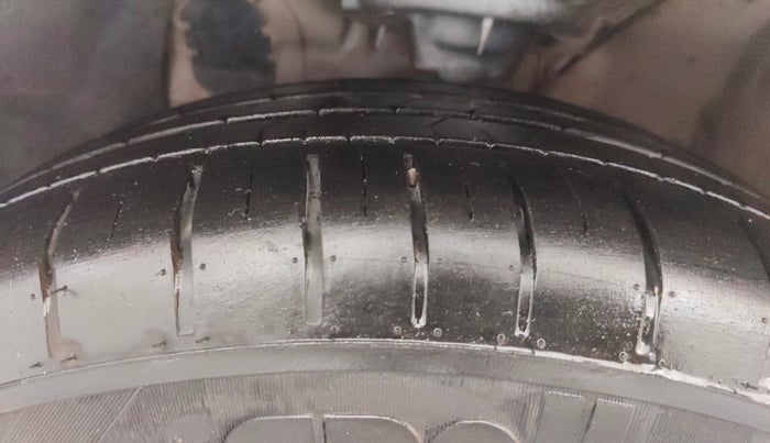 2018 Hyundai Elite i20 ASTA 1.2 (O), CNG, Manual, 92,079 km, Left Front Tyre Tread