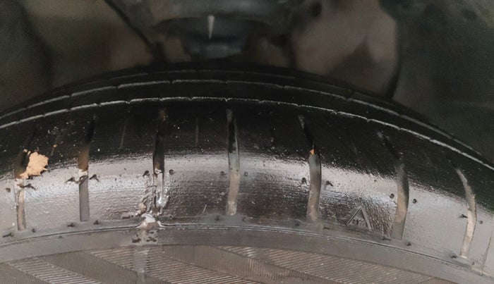 2018 Hyundai Elite i20 ASTA 1.2 (O), CNG, Manual, 92,079 km, Right Front Tyre Tread