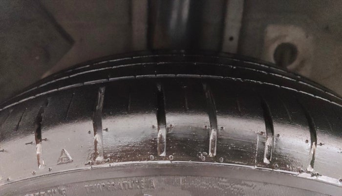 2018 Hyundai Elite i20 ASTA 1.2 (O), CNG, Manual, 92,079 km, Right Rear Tyre Tread