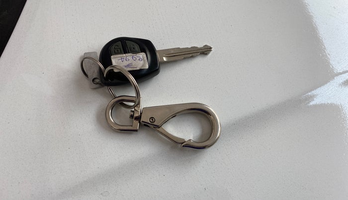 2016 Maruti Wagon R 1.0 VXI (O) AMT, Petrol, Automatic, 37,714 km, Key Close Up