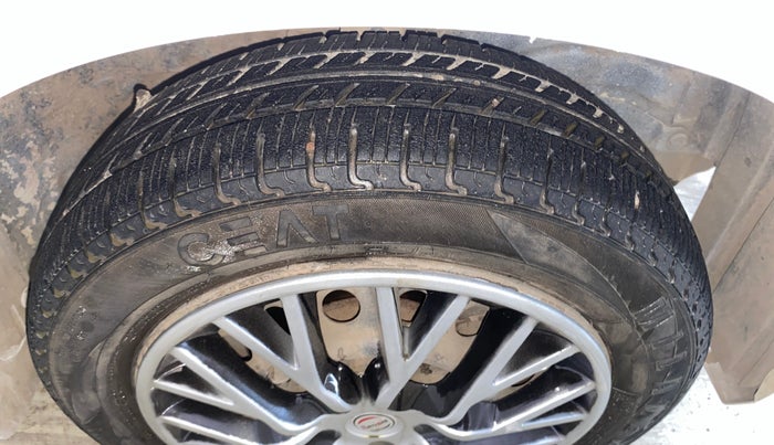 2016 Maruti Wagon R 1.0 VXI (O) AMT, Petrol, Automatic, 37,714 km, Right Front Tyre Tread