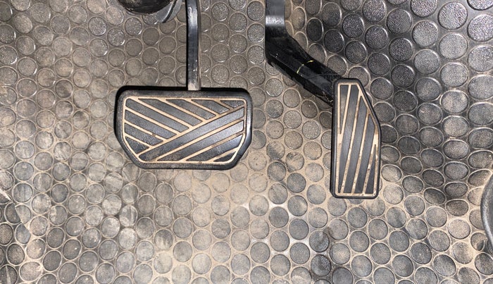 2016 Maruti Wagon R 1.0 VXI (O) AMT, Petrol, Automatic, 37,714 km, Pedals