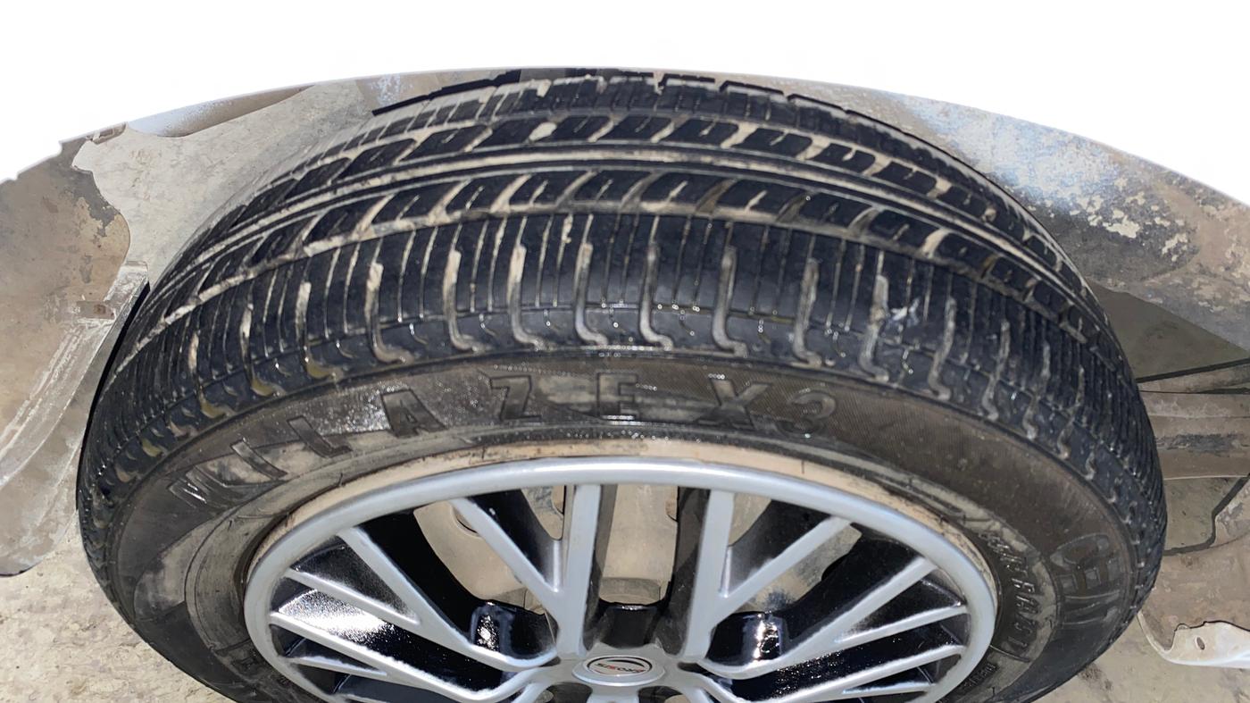 2016 Maruti Wagon R 1.0 VXI (O) AMT, Petrol, Automatic, 37,714 km, Right Rear Tyre Tread