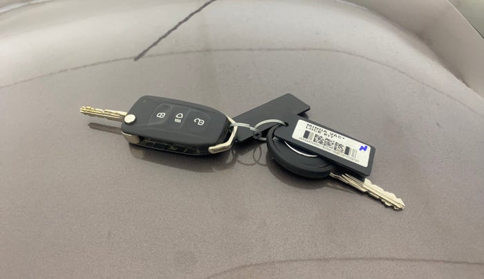 2017 Tata Tiago XZ PETROL, Petrol, Manual, 90,054 km, Key Close Up