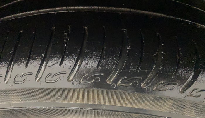 2017 Tata Tiago XZ PETROL, Petrol, Manual, 90,054 km, Right Front Tyre Tread