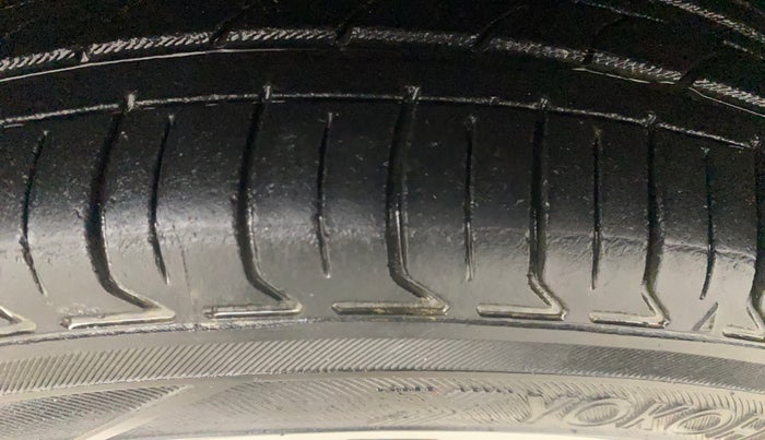 2017 Tata Tiago XZ PETROL, Petrol, Manual, 90,054 km, Left Front Tyre Tread