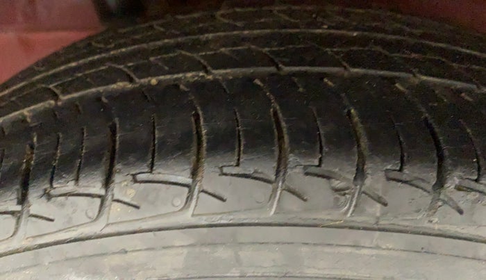 2013 Honda Brio S MT, Petrol, Manual, 51,882 km, Right Rear Tyre Tread