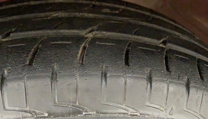 2013 Honda Brio S MT, Petrol, Manual, 51,882 km, Left Front Tyre Tread