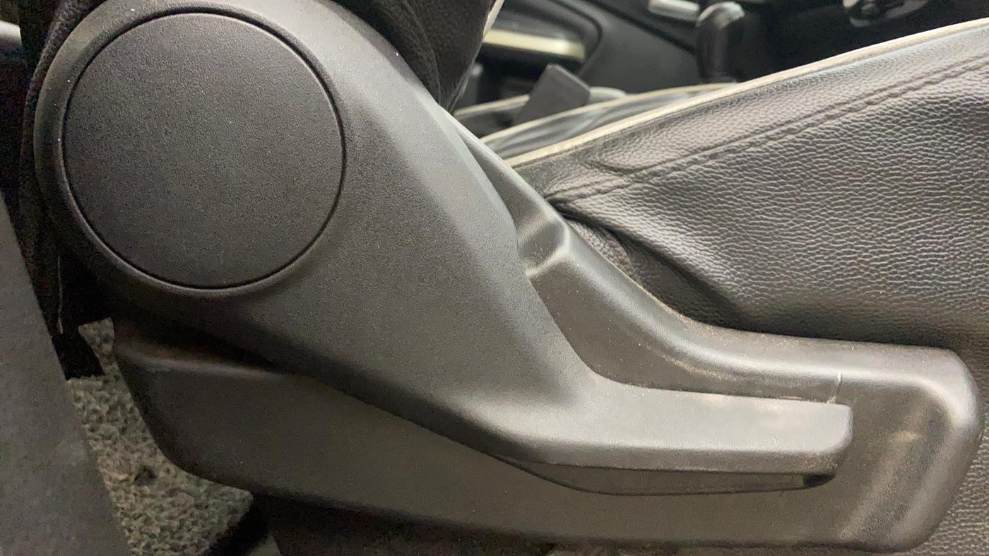 2022 Maruti Celerio VXI CNG, CNG, Manual, 31,343 km, Driver Side Adjustment Panel