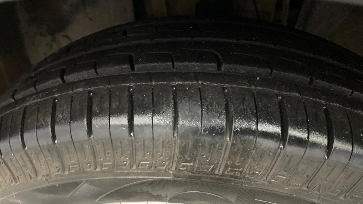 2019 Renault TRIBER RXZ, Petrol, Manual, 62,375 km, Left Front Tyre Tread