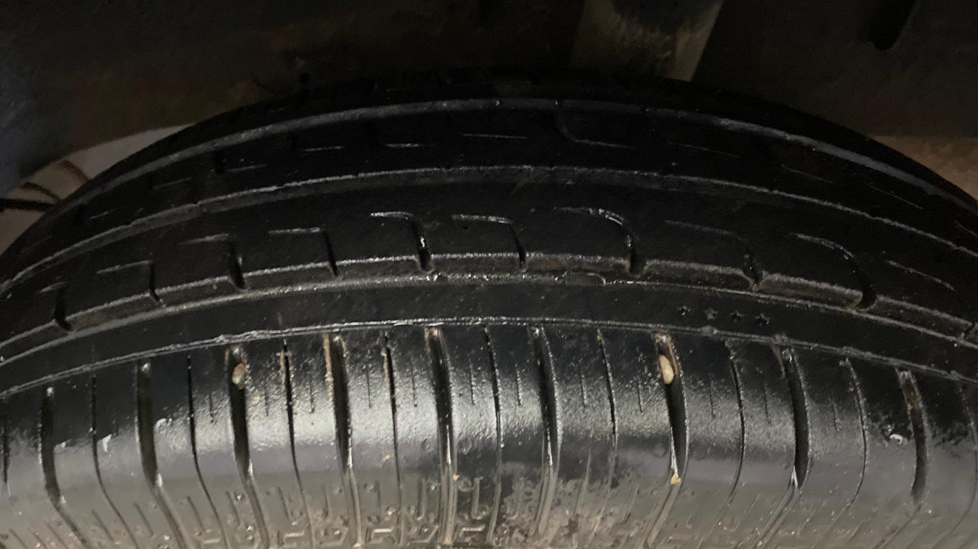 2019 Renault TRIBER RXZ, Petrol, Manual, 62,375 km, Left Rear Tyre Tread