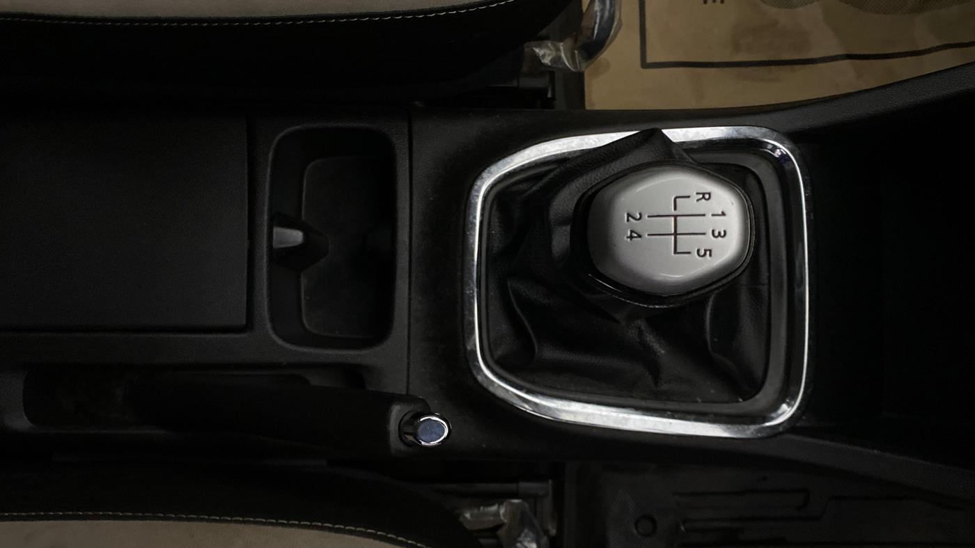 2019 Renault TRIBER RXZ, Petrol, Manual, 62,375 km, Gear Lever