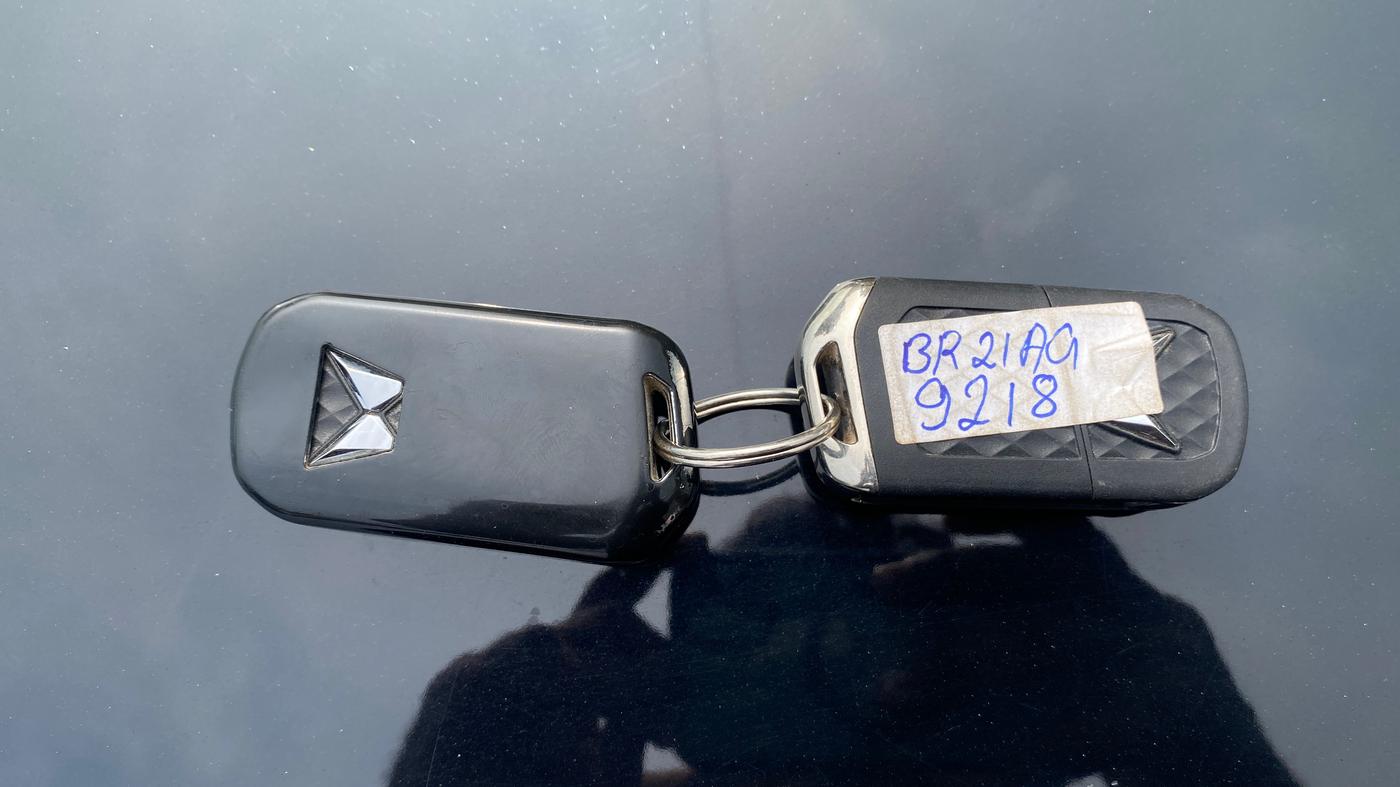 2024 Mahindra XUV 3XO AX5 1.2 L TCMPFi, Petrol, Manual, 71,544 km, Key Close Up