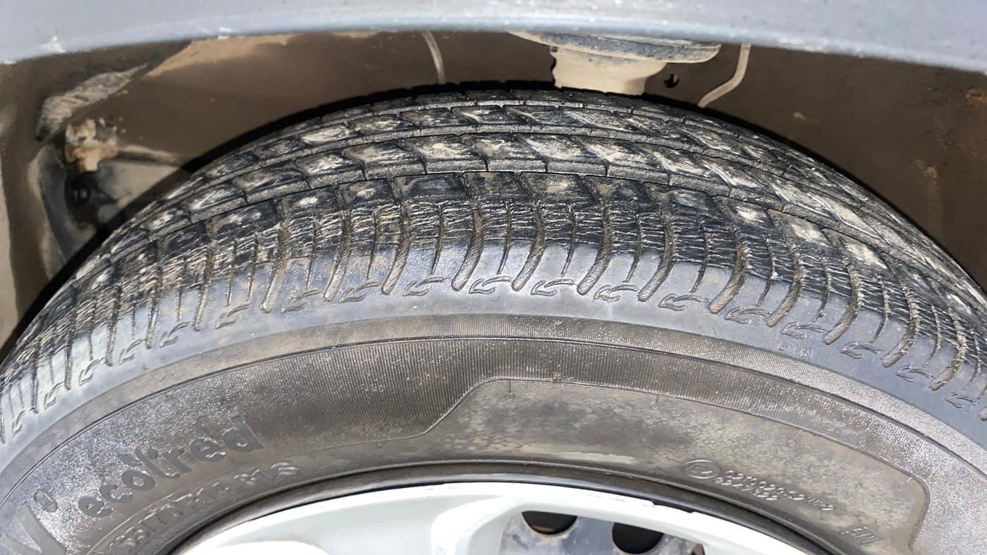 2019 Maruti S PRESSO VXI AMT, CNG, Automatic, 32,974 km, Left Front Tyre Tread