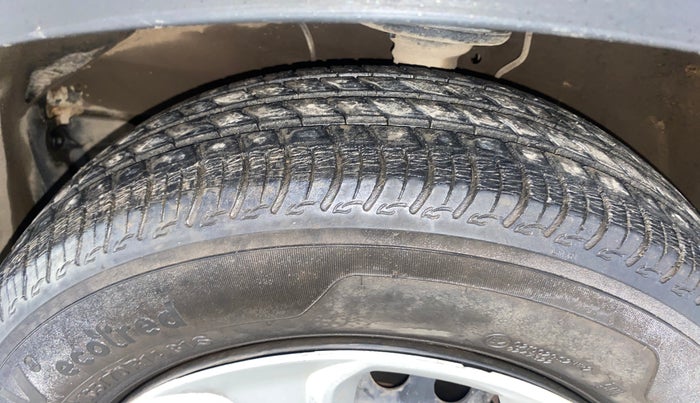 2019 Maruti S PRESSO VXI AMT, CNG, Automatic, 32,974 km, Left Front Tyre Tread