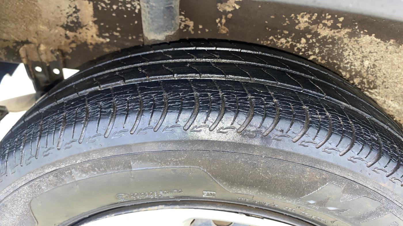 2019 Maruti S PRESSO VXI AMT, CNG, Automatic, 32,974 km, Right Rear Tyre Tread