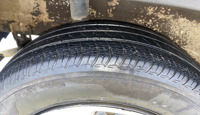 2019 Maruti S PRESSO VXI AMT, CNG, Automatic, 32,974 km, Right Rear Tyre Tread