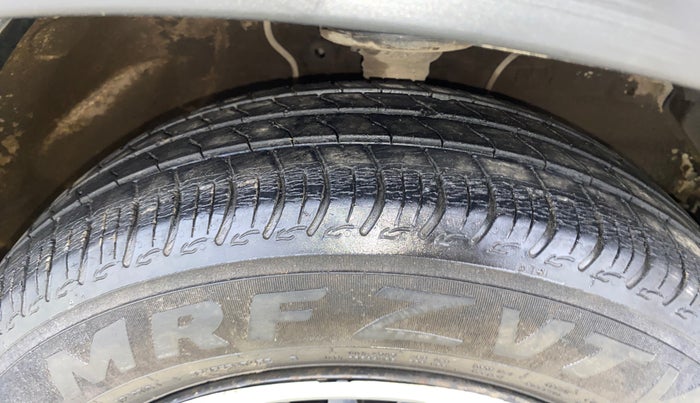 2019 Maruti S PRESSO VXI AMT, CNG, Automatic, 32,974 km, Right Front Tyre Tread