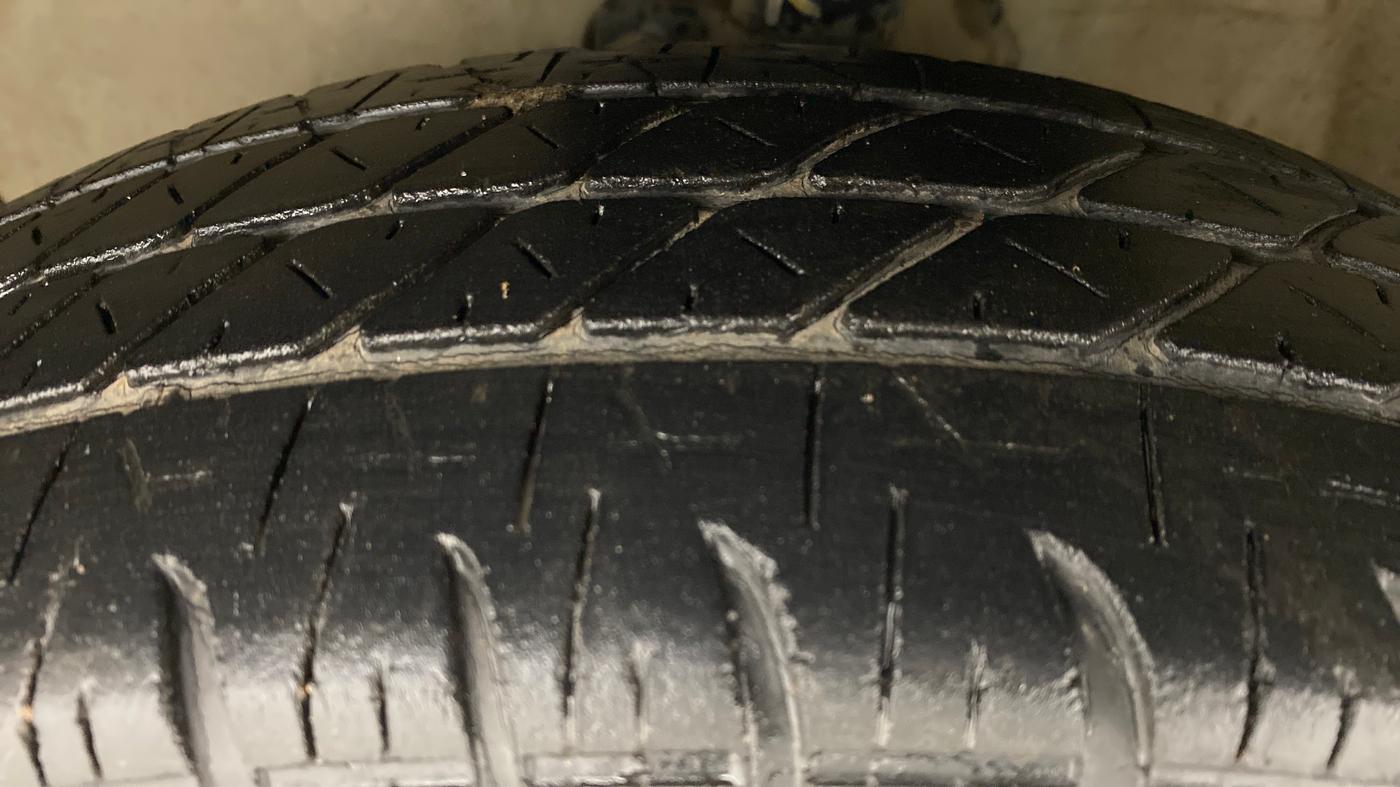 2013 Maruti Ritz VXI, Petrol, Manual, 44,917 km, Left Front Tyre Tread