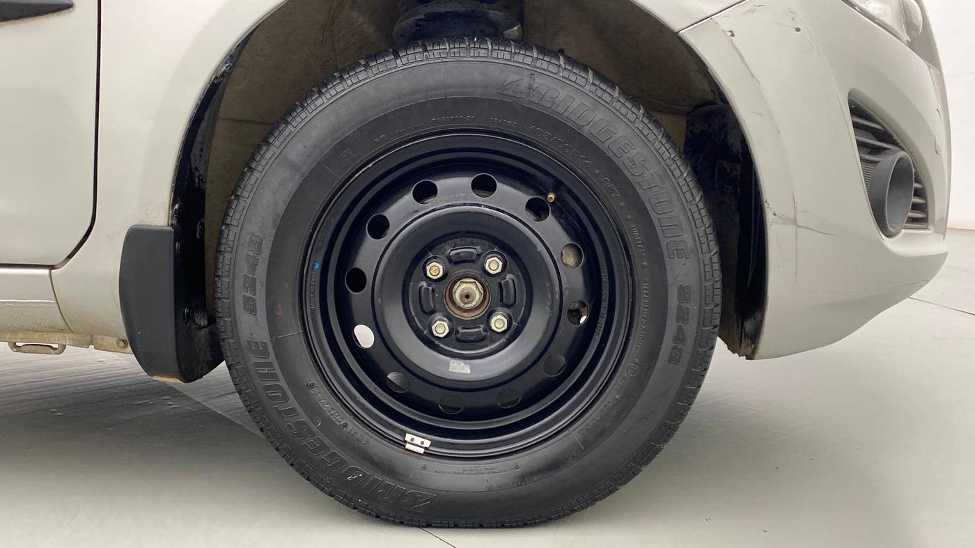 2013 Maruti Ritz VXI, Petrol, Manual, 44,917 km, Right Front Wheel