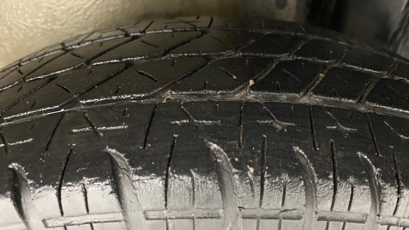2013 Maruti Ritz VXI, Petrol, Manual, 44,917 km, Left Rear Tyre Tread