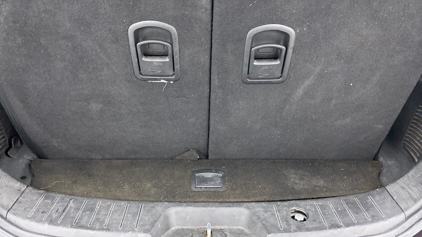 2015 Mahindra XUV500 W8 FWD, Diesel, Manual, 63,092 km, Boot Inside