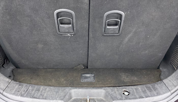 2015 Mahindra XUV500 W8 FWD, Diesel, Manual, 63,092 km, Boot Inside