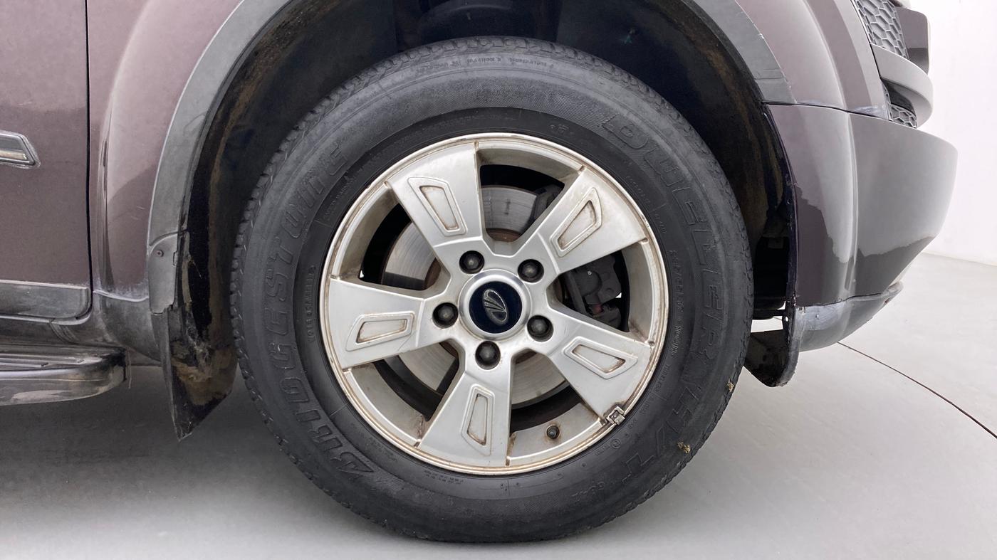 2015 Mahindra XUV500 W8 FWD, Diesel, Manual, 63,092 km, Right Front Wheel