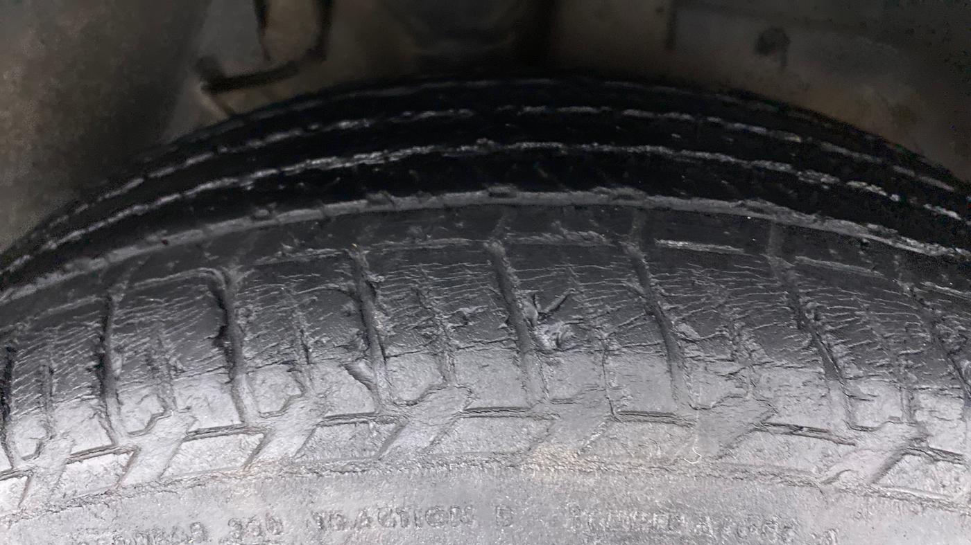 2015 Mahindra XUV500 W8 FWD, Diesel, Manual, 63,092 km, Right Front Tyre Tread