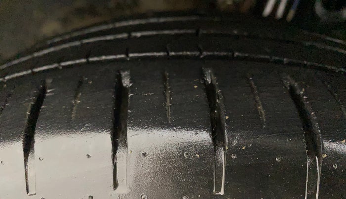 2016 Maruti Baleno ZETA CVT PETROL 1.2, Petrol, Automatic, 37,397 km, Left Front Tyre Tread