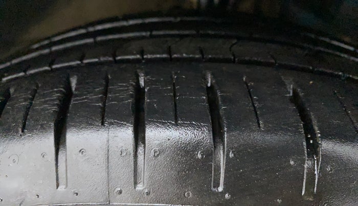 2016 Maruti Baleno ZETA CVT PETROL 1.2, Petrol, Automatic, 37,397 km, Right Front Tyre Tread