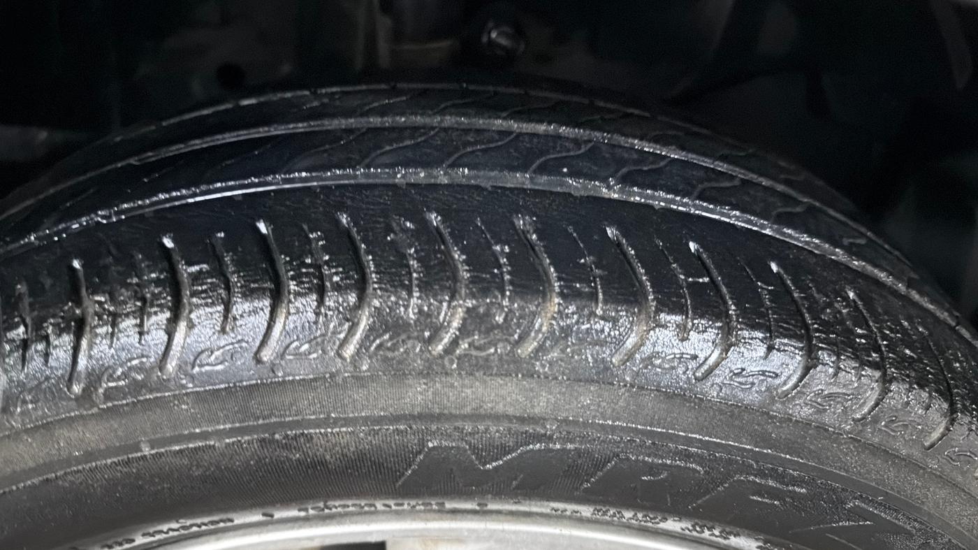 2020 Honda Amaze 1.2L I-VTEC V CVT, Petrol, Automatic, 34,024 km, Right Front Tyre Tread