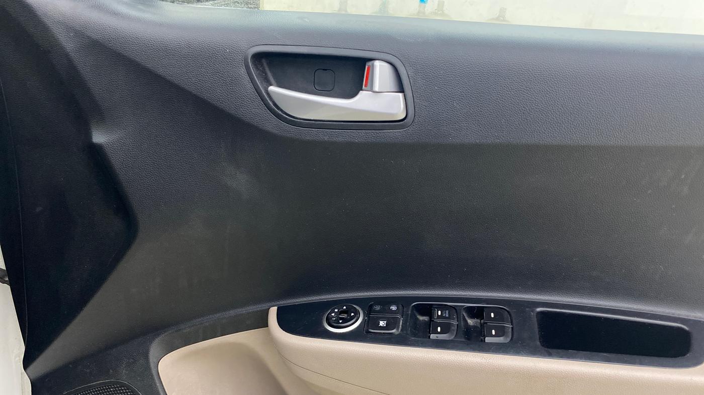2018 Hyundai Grand i10 SPORTZ 1.2 KAPPA VTVT, Petrol, Manual, 41,571 km, Driver Side Door Panels Control