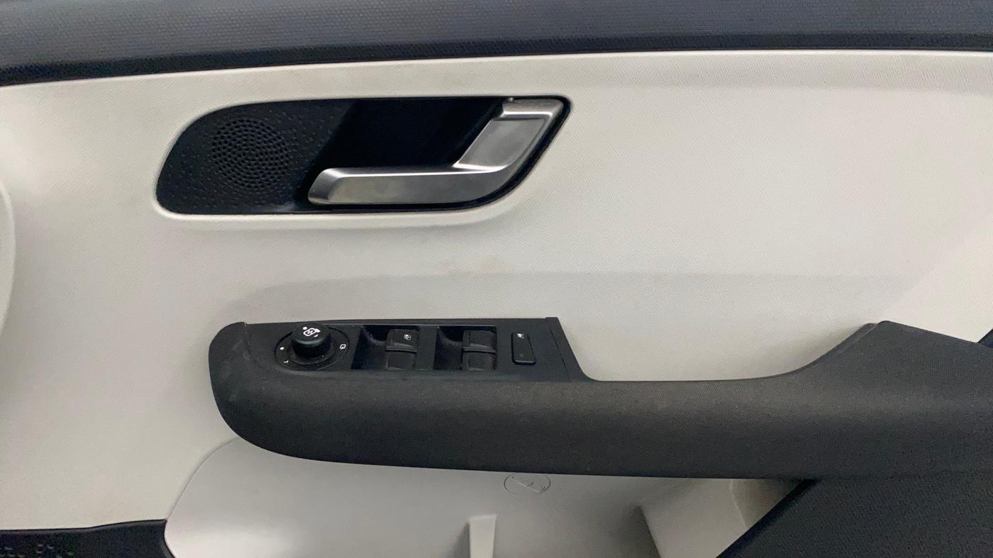 2023 Tata ALTROZ XZ PLUS PETROL, Petrol, Manual, 27,059 km, Driver Side Door Panels Control