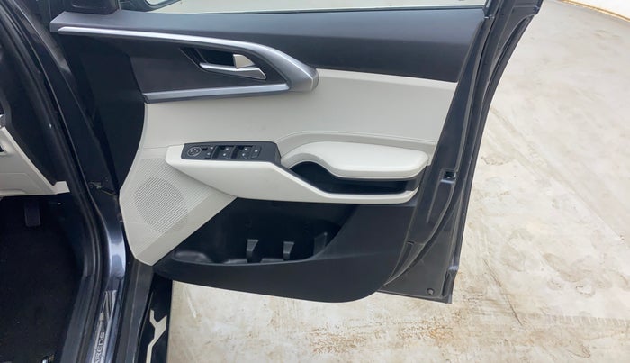 2023 KIA CARENS PRESTIGE 1.5 PETROL 7 STR, Petrol, Manual, 2,787 km, Driver Side Door Panels Control