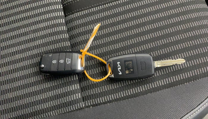 2023 KIA CARENS PRESTIGE 1.5 PETROL 7 STR, Petrol, Manual, 2,787 km, Key Close Up