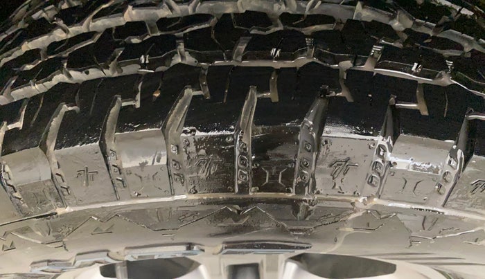 2024 Mahindra Thar LX PETROL HT 4WD AT, Petrol, Automatic, 9,543 km, Right Rear Tyre Tread