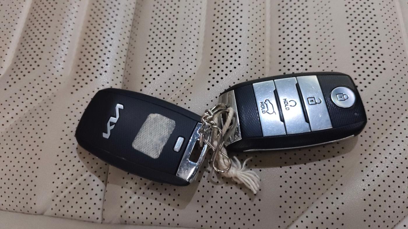 2022 KIA CARENS LUXURY PLUS 1.5 DIESEL AT 7 STR, Diesel, Automatic, 27,753 km, Key Close Up