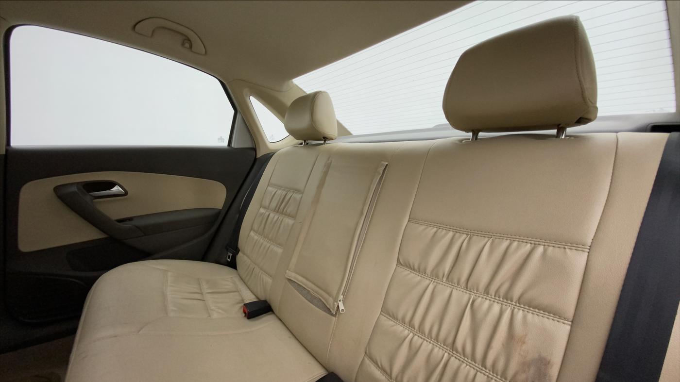 2011 Volkswagen Vento HIGHLINE 1.6 MPI, Petrol, Manual, 43,512 km, Right Side Rear Door Cabin