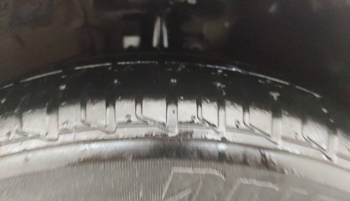 2015 Volkswagen Polo GT TSI AT, Petrol, Automatic, 1,15,176 km, Right Front Tyre Tread