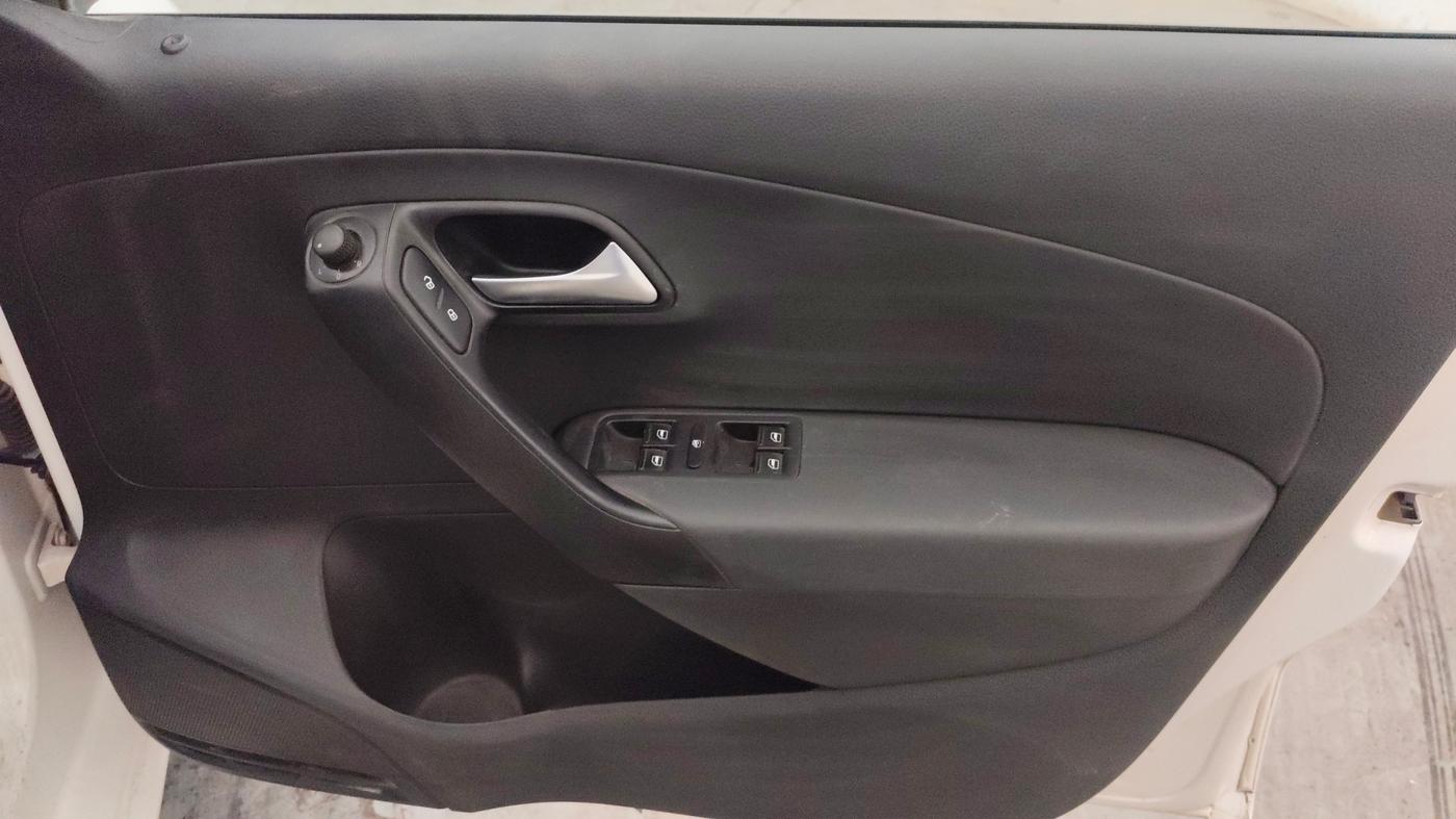 2015 Volkswagen Polo GT TSI AT, Petrol, Automatic, 1,15,176 km, Driver Side Door Panels Control